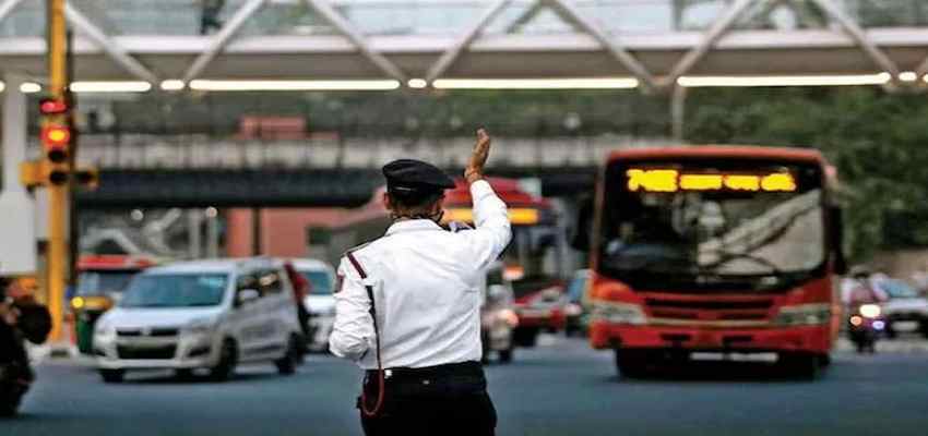 ट्रैफिक नियम तोड़ा तो फाइन नहीं मिलेंगे नेगेटिव प्वाइंट्स, जानें क्या कहता है Driving Licence का ये नया सिस्टम?
