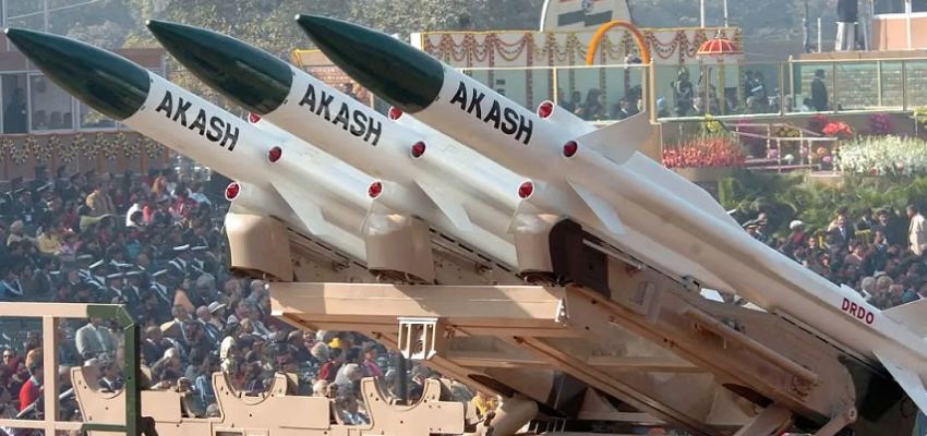 Akash डिफेंस सिस्टम ने पाकिस्तान को दिखाई औकात, भारत के हीरो ने आसमान में ही नष्ट किए टारगेट