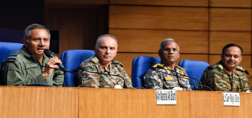 वाइस एडमिरल प्रमोद और एयर मार्शल भारती की चेतावनी से, पाकिस्तान में मची खलबली