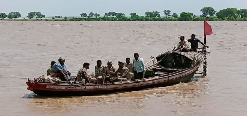 हरदोई में नाव पलटने से एक ही परिवार के 7 लोग डूबे, तीन की मौत, 4 को किया रेस्क्यू