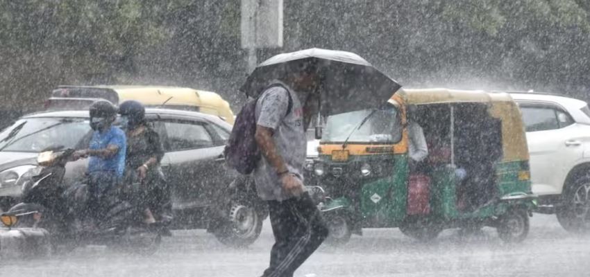 Weather Update: दिल्ली में बदला मौसम का मिजाज, तपती धूप के बीच बारिश से मिली राहत