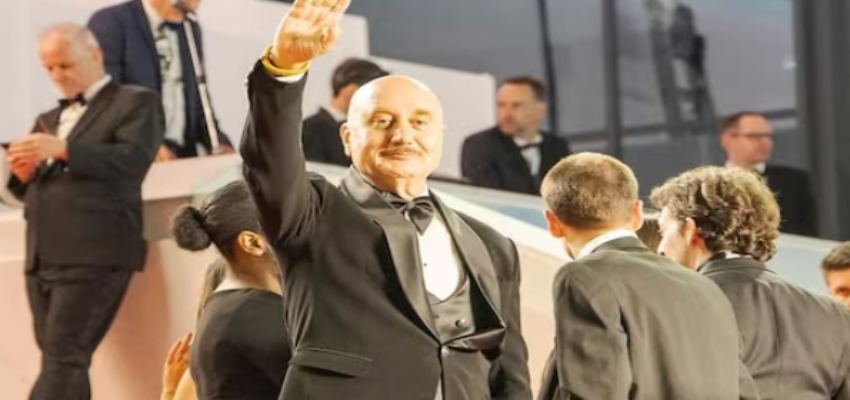 ग्लैमर और प्रतिभा का संगम,कान्स  फिल्म फेस्टिवल 2025 में अनुपम खेर और छाया कदम का धमाकेदार आगमन!