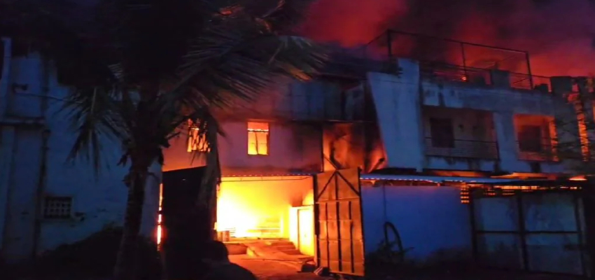 Maharashtra: सोलापुर की सेंट्रल इंडस्ट्री में लगी भीषण आग, तीन की मौत, फैक्ट्री मालिक परिवार संग फंसे