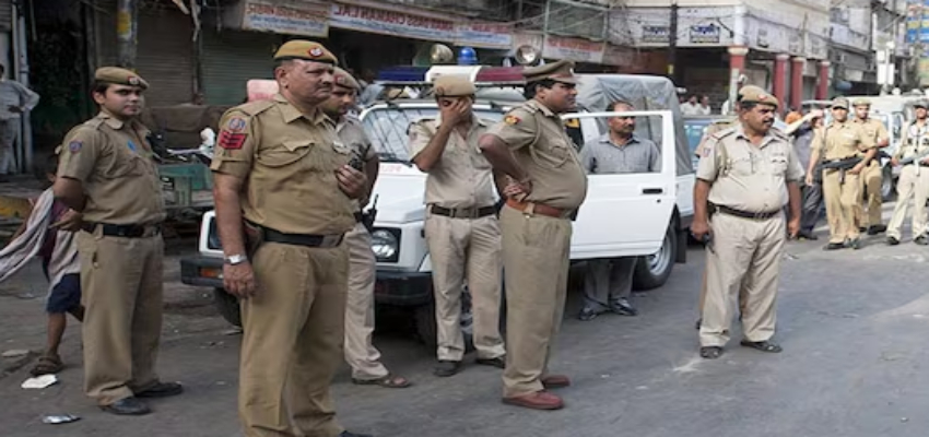 Maharashtra: फर्जी एयरफोर्स का अधिकारी पुणे में हुआ गिरफ्तार, IAF की टी-शर्ट, बैज और यूनिफॉर्म के साथ