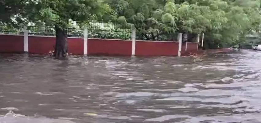 दिल्ली-NCR में भीषण आंधी-बारिश से हाल बेहाल, कई इलाकों में जलजमाव की समस्या