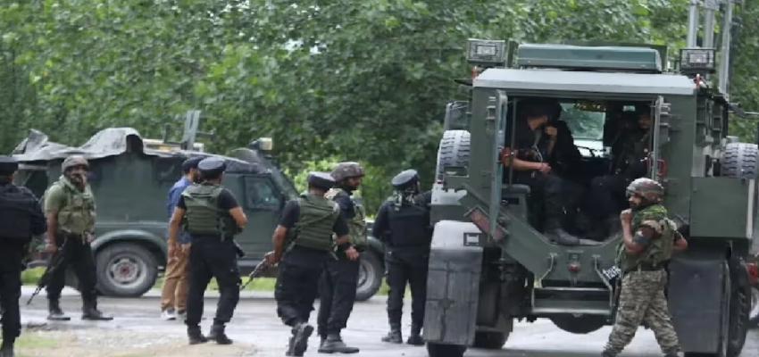 Jammu-Kashmir: सुरक्षाबलों को मिली बड़ी सफलता, LeT के आतंकियों को दबोचा, भारी मात्रा में हथियार जब्त