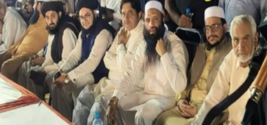 Pakistan Terrorism: पाक का फिर हुआ पर्दाफाश, शहबाज के मंत्री आतंकियों के साथ मंच साझा करते हुए नजर आए