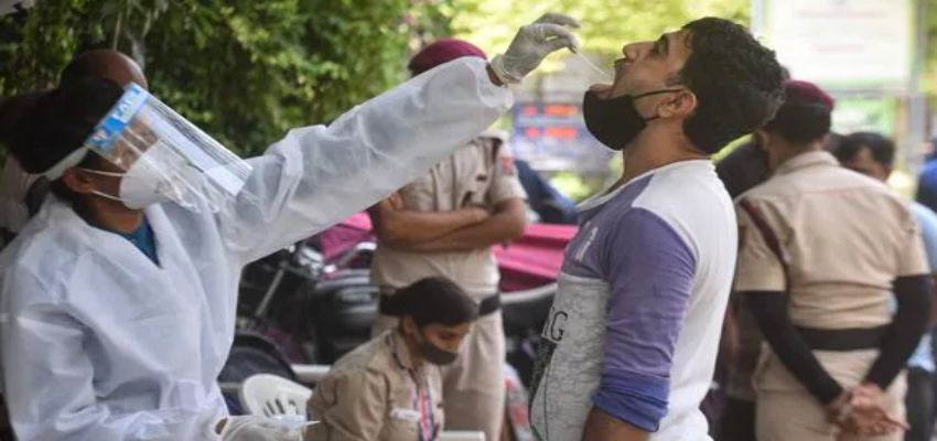 कोरोना की चपेट में दिल्ली...22 साल की युवती की मौत, एक दिन में 47 नए मामले