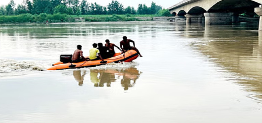 आगरा में यमुना नदी में डूबीं 6 नाबालिग लड़कियां, 4 की मौत, 2 की हालत नाजुक