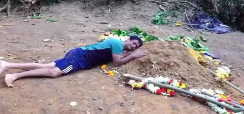 कब्र से लिपटकर रोए...याद में टूटा दिल, बेंगलुरु भगदड़ में बेटे को खोने वाले पिता ने कहा - मैं भी यहीं रहना चाहता हूं