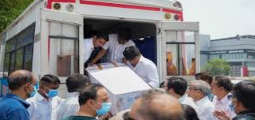 अहमदाबाद प्लेन क्रैश के बाद DNA टेस्ट से 90 पीड़ितों की पहचान, 33 शव परिजनों को सौंपे