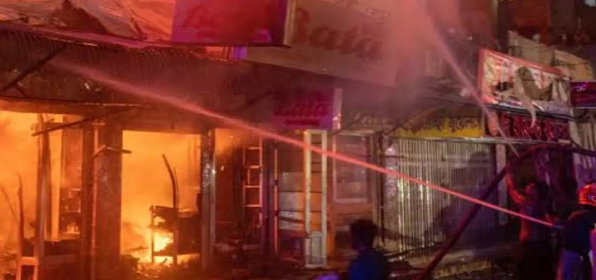 कोलकाता के बाजार में आग ने मचाई तबाही, 400 दुकानें स्वाहा; करोड़ों का नुकसान
