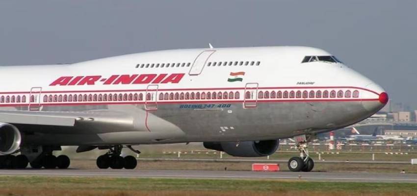 एयर इंडिया की एक और फ्लाइट में आई गड़बड़ी, कोलकाता में हुई इमरजेंसी लैंडिंग