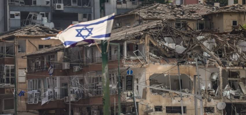 इजरालय पर ईरान ने दागे कस्टर बम, भारी तबाही की आशंका, हिजबुल्लाह की जंग में एंट्री