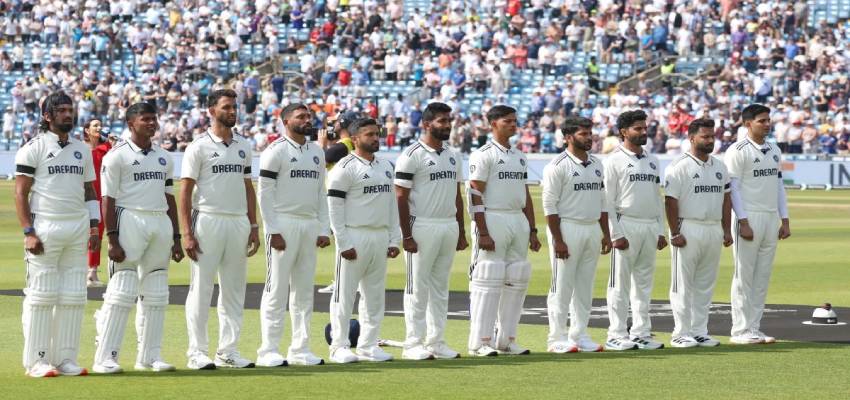 लीड्स टेस्ट मैच से पहले खिलाड़ियों ने रखा मौन, हाथ पर बांधी काली पट्टी, जानिए क्या है कारण?
