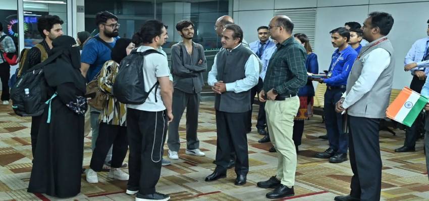 भारत की ताकत को दुनिया ने फिर देखा, ईरान ने खोले अपने एयरस्पेस, 1000 छात्र आएंगे स्वदेश