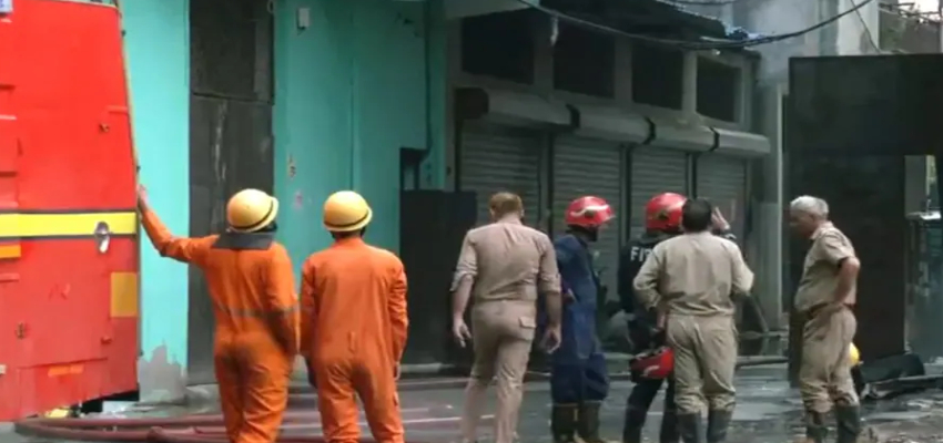 रिठाला मेट्रो स्टेशन के पास पॉलीथिन फैक्ट्री धूं-धूंकर जली, 4 लोगों की दर्दनाक मौत