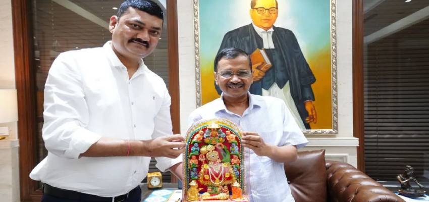 गुजरात में AAP को लगा बड़ा झटका, विधायक उमेश मकवाणा ने पार्टी से सभी पदों से दिया इस्तीफा