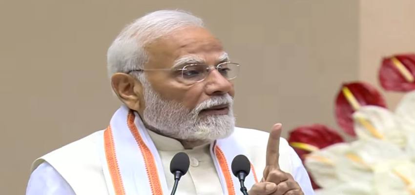 प्रधानमंत्री नरेंद्र मोदी को 'धर्म चक्रवर्ती' की उपाधि से किया गया सम्मानित, बोलें-भारत सेवा प्रधान देश है, मानवता प्रधान देश है