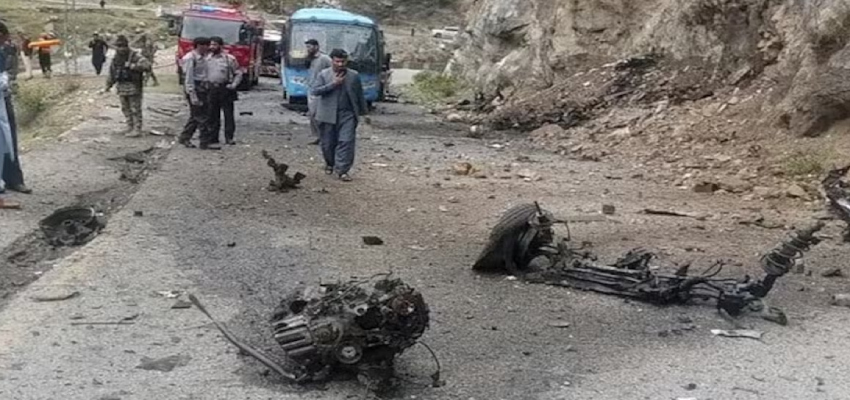 पाकिस्तान में आतंक का तांडव जारी, आत्मघाती हमले में 13 सैनिक शहीद; दर्जनों घायल