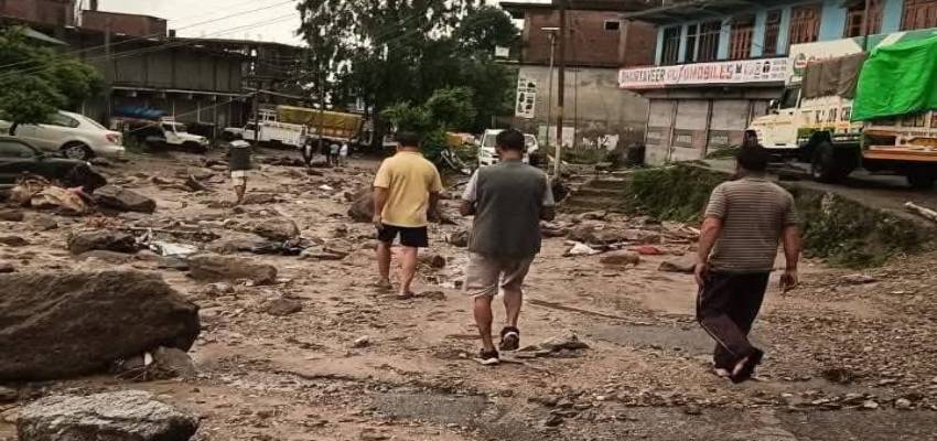 Himachal Pradesh: मंडी में बादल फटने से भारी तबाही, तीन की मौत, 30 लापता