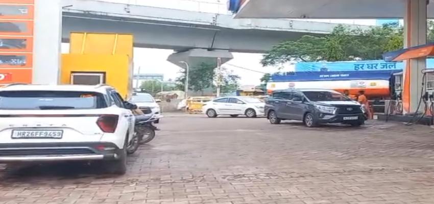 राजधानी दिल्ली में 10 साल और 15 साल के पुराने वाहनों पर लगा बैन हटा, मंत्री सिरसा ने बताया नियम में खामियां