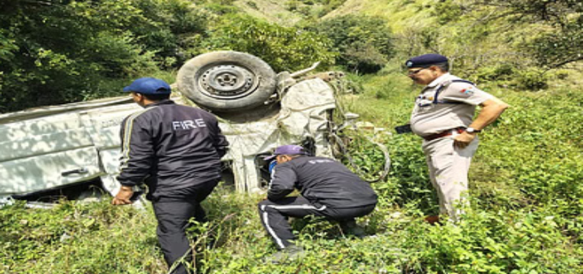 Uttarakhand: पिथौरागढ़ में सवारियों से भरी जीप खाई में गिरी, हादसे ने छीनी 8 जिंदगियां, 3 की हालत गंभीर