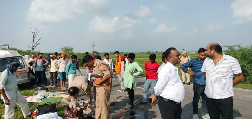 मारुति वैन और तेज रफ्तार डंपर की आमने-सामने टक्कर, हादसे में तीन लोगों की मौत