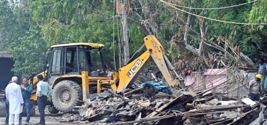 दिल्ली में DDA का बुलडोजर एक्शन, सरकार ने बताया 3 सालों में कितने घरों को तो़ड़ा?