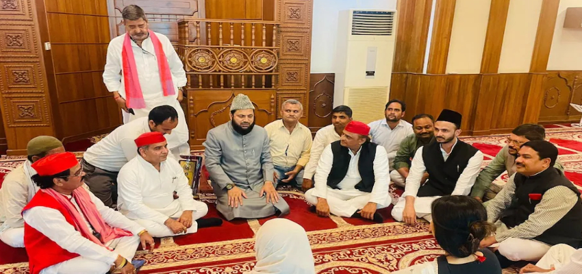 मस्जिद में अखिलेश यादव की बैठक पर भाजपा का तंज, तो डिंपल यादव ने भी किया तीखा पलटवार