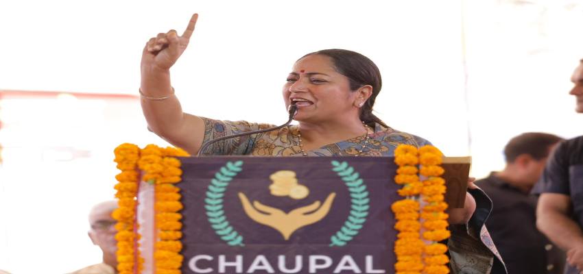 बुराड़ी ‘चौपाल’ में मुख्यमंत्री रेखा गुप्ता ने महिलाओं के सशक्तिकरण पर दिया जोर, 201 कामकाजी महिलाओं को मिला ब्याज मुक्त ऋण