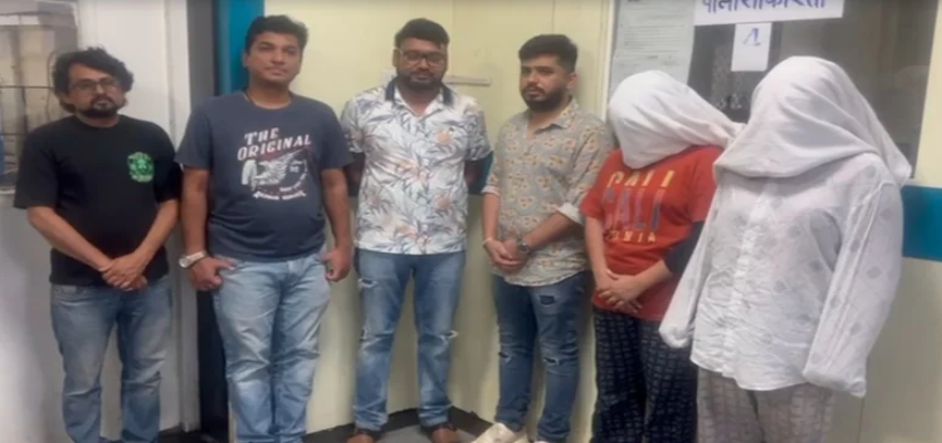 रेव पार्टी के दौरान पुलिस की छापेमारी से मचा हड़कंप, पूर्व मंत्री के दामाद सहित 7 लोग गिरफ्तार