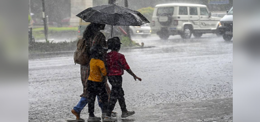 Weather Update: देश के कई राज्यों में भारी बारिश का कहर, बाढ़ और जलमग्न सड़कें; IMD ने जारी किया अलर्ट