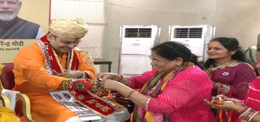 छात्राओं और वीरांगनाओं सहित प्रदेशभर की बहनों ने मुख्यमंत्री को बांधे रक्षासूत्र, बोले- विभिन्न भूमिकाओं में परिवार को संजोती हैं हमारी बहनें