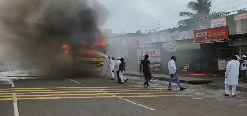 चलती बस में अचानक लगी भीषण आग, बाल-बाल बचे 40 से 45 यात्री