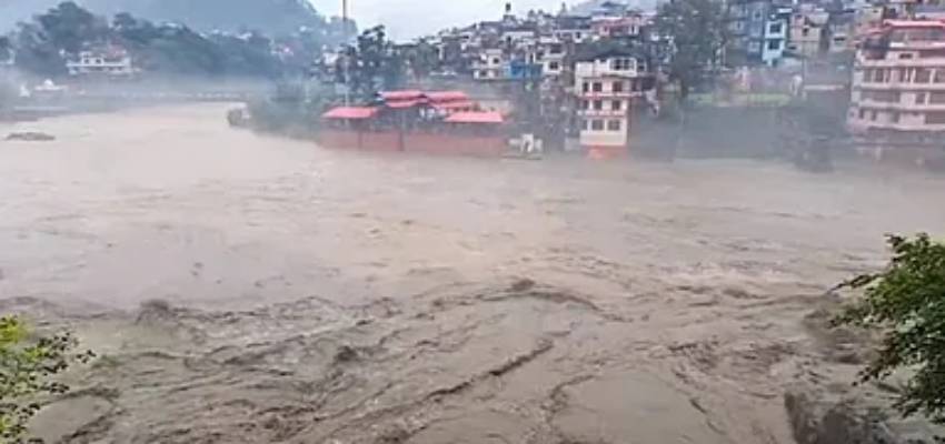 हिमाचल प्रदेश में बाढ़-भूस्खलन का तांडव, 400 सड़कों पर आवाजाही बंद; आपदा की चेतावनी