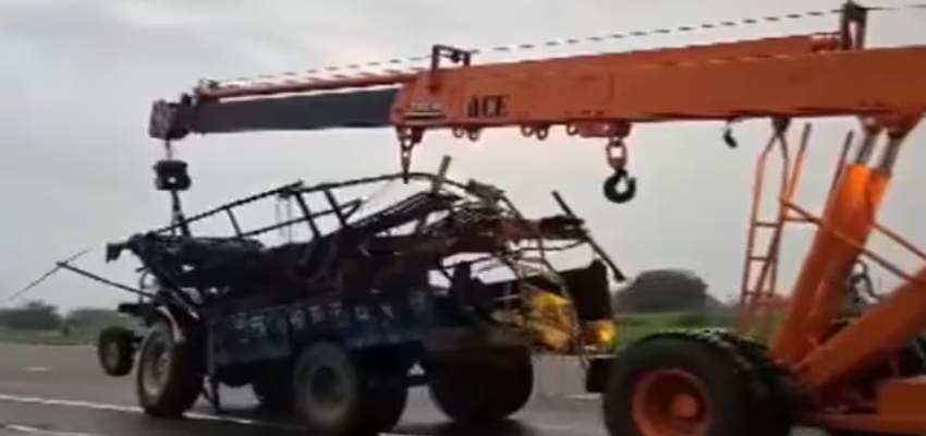 Road Accident in Bulandshahr: बुलंदशहर में दर्दनाक सड़क हादसा, 8 लोगों की मौत, 43 घायल