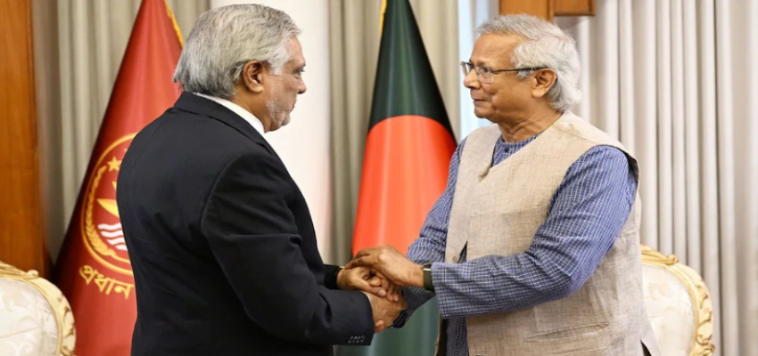 13 साल बाद बांग्लादेश पहुंचे पाक के उप प्रधानमंत्री इशाक डार, चखना पड़ गया बेइज्जती का कड़वा डोज