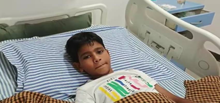 आवारा कुत्तों के आंतक से डरा मासूम, प्रशासन से लगाई गुहार; कहा - DM अंकल, मैं स्कूल नहीं...