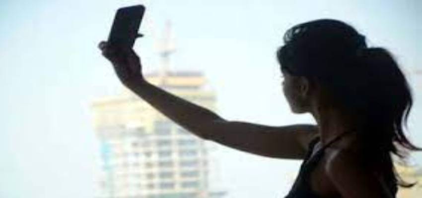 सेल्फी के जूनून ने छीन ली कई जिंदगियां, चपेट में सबसे ज्यादा भारतीय; जानें कैसे बनी लोगों के लिए काल?