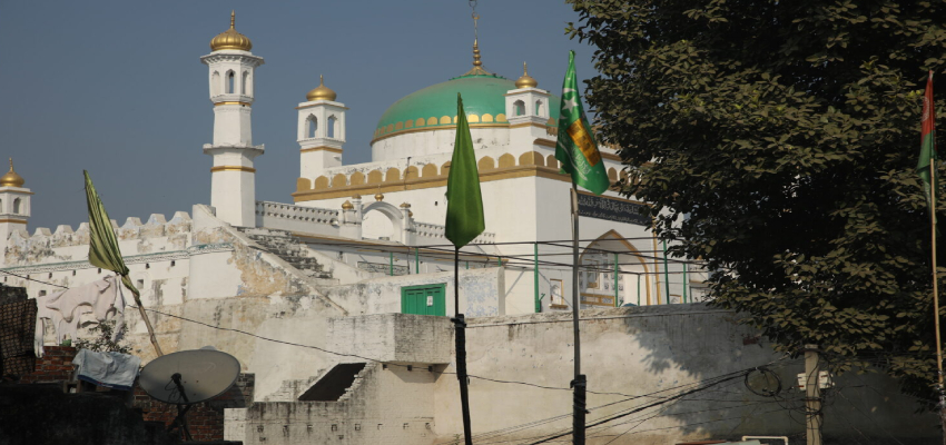 संभल में Hindu-Muslim आबादी का आंकड़ा बना सियासी हथियार, हिंदू संगठनों का गुस्सा; BJP-VHP ने सपा को घेरा