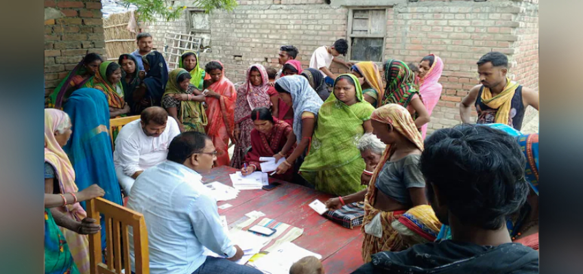 SIR के मुद्दे पर चुनाव आयोग के संग आई बिहार की जनता, 58% लोगों ने बताया डुप्लीकेट नामों की सफाई का रासता