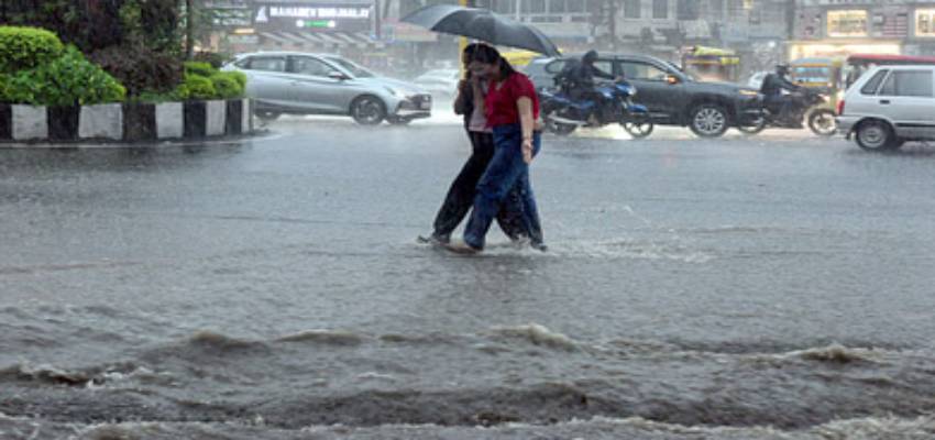 दिल्ली से हिमाचल तक भारी बारिश का रेड अलर्ट जारी, IMD से जानें अगले 7 दिन के मौसम का हाल