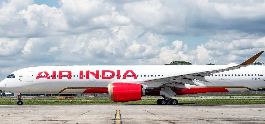 Air India: प्लेन के इंजन में लगी आग, दिल्ली से इंदौर जा रही फ्लाइट की हुई इमरजेंसी लैंडिंग