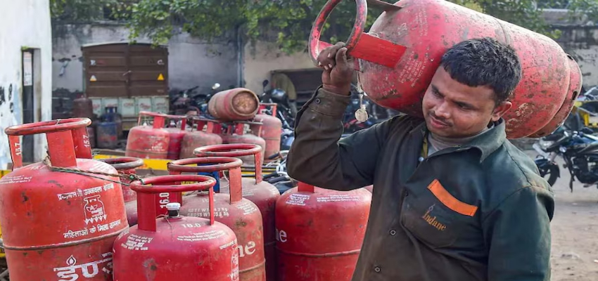 खुशखबरी! 51 रुपये तक दाम गिरने के बाद सस्ता हुआ LPG सिलेंडर, जानें दिल्ली से मुंबई तक कितना है रेट