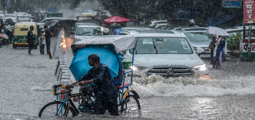 Weather News: आज भी पूरे देश में जमकर बरेसेंगे बादल, दिल्ली-NCR में बारिश का केहर जारी; यूपी से बिहार तक IMD का अलर्ट