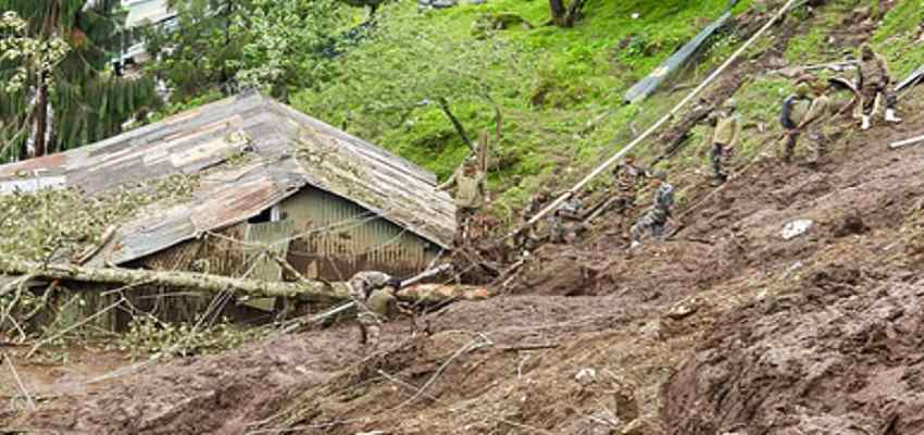 Landslide in Sikkim: सिक्किम में एक बार फिर कुदरत कहर, भूस्खलन की वजह से 4 लोगों की मौत, तीन लापता