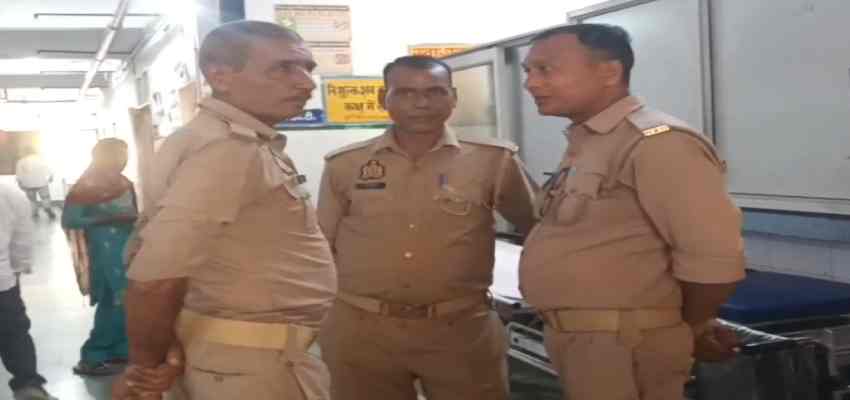 UP News: संभल में स्कूटी सवार बदमाशों ने अध्यापिका पर फेंका तेजाब, झुलसी अध्यापिका, दो महीने बाद होनी थी शादी