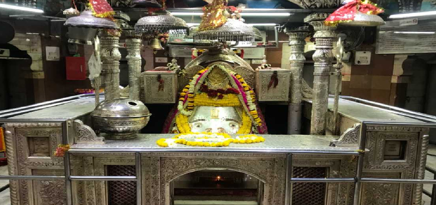 दिल्ली के कालकाजी मंदिर में बवाल... नवरात्रि के मौके पर दो गुटों के बीच हुई चाकूबाजी, जानें वजह