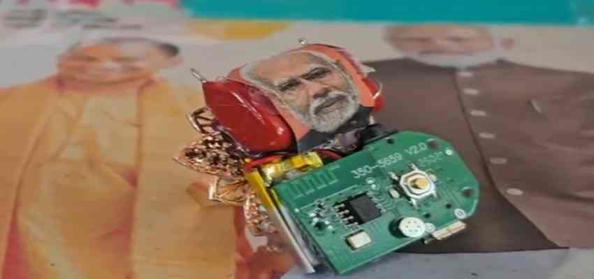 UP News: वाराणसी की छात्राओं ने बनाया सुरक्षा कवच, तैयार किया 